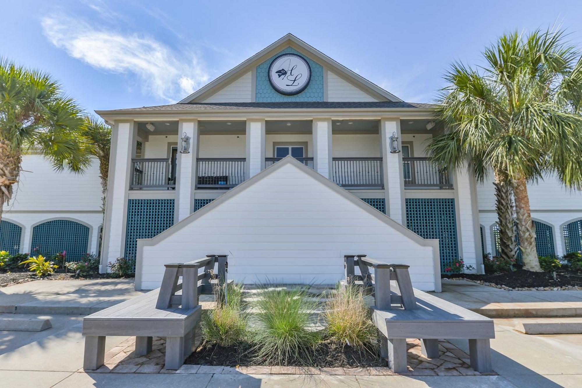 Harborwalk Lodge Hitchcock Exterior photo